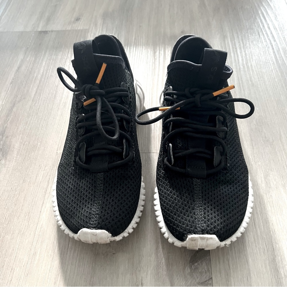 Adidas Ortholite sneaker -Size 4Y / 6 W - black & white